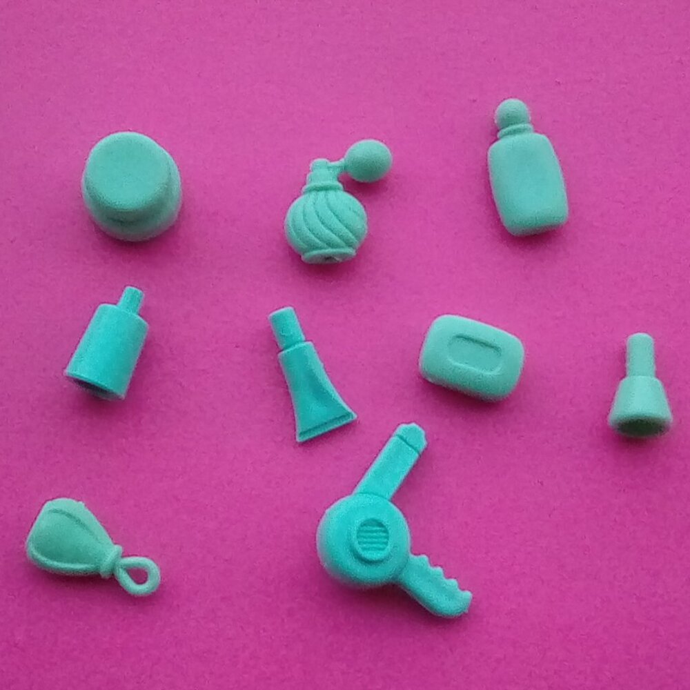 Barbie Doll Size Beauty Salon Vanity Blue bath accessories vintage